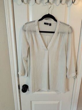 a.n.a White Smocked-Shoulder V-Neck Blouse 3/4 Sleeve High Low Women’s Medium